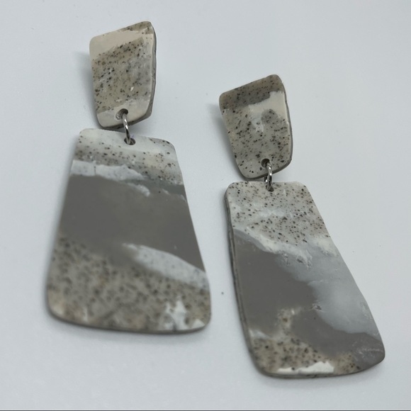 Large NWT Handcrafted Earrings - Picture 2 of 7